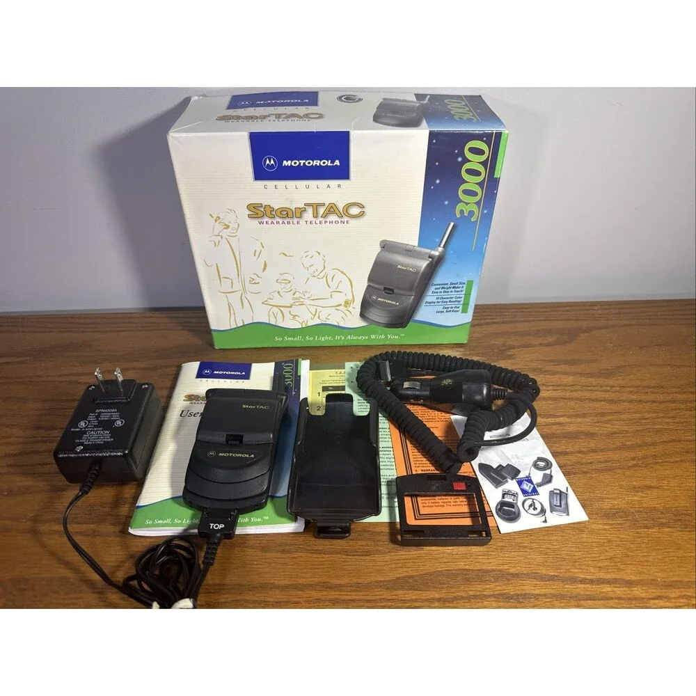 StarTAC 3000 Motorola Flip Phone In Box Charger Clip  Collectible